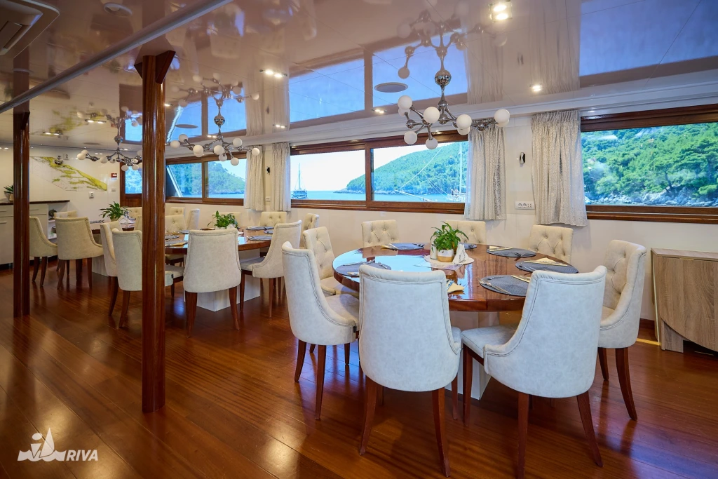 MY Relax Deluxe Schiff