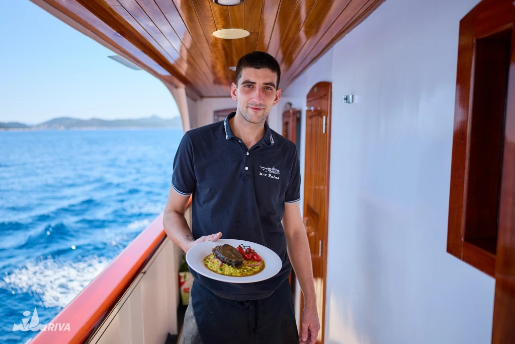 MY Relax Deluxe Schiff