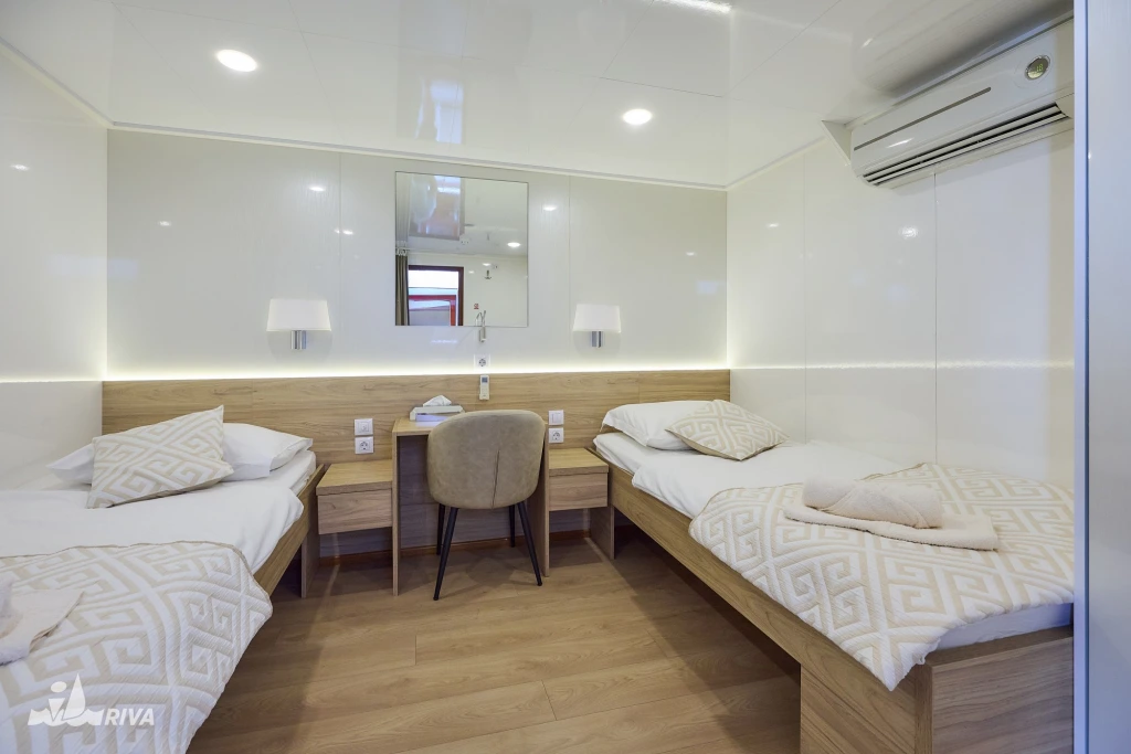 MY Relax Deluxe Schiff